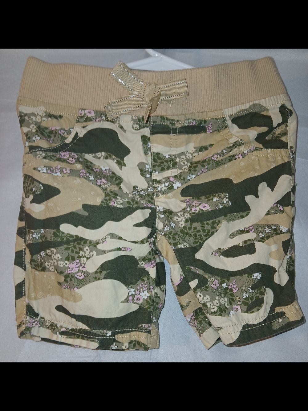 Basic Editions Green and Tan Camo Floral Pull-On Shorts